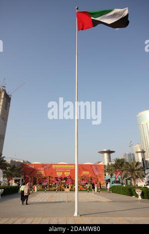 Sharjah International Book Fair (dal 4 al 14 novembre 2020) al centro esposizioni Sharjah, Emirati Arabi Uniti. La mega fiera al dettaglio presenta 1,024 editori provenienti da 73 paesi. Foto Stock