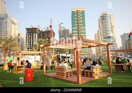 Sharjah International Book Fair (dal 4 al 14 novembre 2020) al centro esposizioni Sharjah, Emirati Arabi Uniti. La mega fiera al dettaglio presenta 1,024 editori provenienti da 73 paesi. Foto Stock