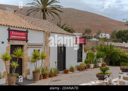 Betancuria, Fuerteventura, Spagna : 2020 Ottobre 6 : paesaggio urbano a Bentancuria sull'isola di Fuerteventura in Spagna in estate. Foto Stock