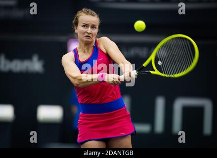 Barbora Krejcikova della Repubblica ceca in azione contro Aliaksandra Sasnovich della Bielorussia durante il quarto finale della 2020 U. / LM Foto Stock