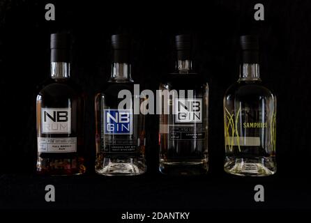 Bottiglie di distilleria di Berwick del Nord: NB run, NB navy Strength gin, NB gin & NB Samphire gin Foto Stock