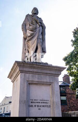 Statua di Benjamin Disraeli in Ormskirk Lancashire 2020 settembre Foto Stock