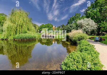 VARSAVIA, PROVINCIA MAZOVIAN, POLONIA. Il giardino pubblico Malicki nel quartiere di Ochota. Foto Stock