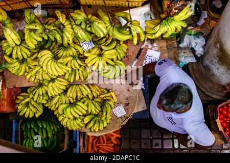 Si possono trovare mercati colorati con frutta fresca e verdure Ovunque sulle isole dell'Oceano Indiano come Mauritius Foto Stock
