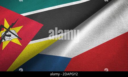 Mozambico e Repubblica Ceca due bandiere tessuto tessuto, tessuto Foto Stock