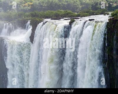 Gola del Diavolo, conosciuta come la Garganta del Diablo in spagnolo, Cascate Iguazú, Provincia di Misiones, Argentina. Foto Stock