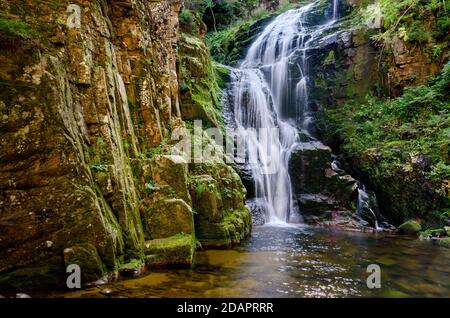 Cascate di Kamienczyk, montagne dei Giganti (Karkonosze). Polonia, provincia della bassa Slesia. Foto Stock