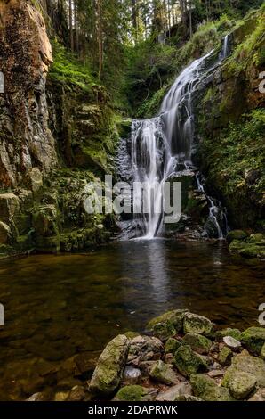 Cascate di Kamienczyk, montagne dei Giganti (Karkonosze). Polonia, provincia della bassa Slesia. Foto Stock