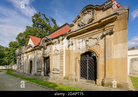 Il XVIII sec., cappelle funerarie barocche. Città di Jelenia Gora, (ger.: Hirschberg im Riesengebirge), provincia della bassa Slesia, Polonia. Foto Stock