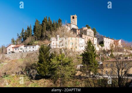 Vista panoramica di Macerata Feltria, piccolo paese della provincia di Pesaro-Urbino (Marche, Italia) Foto Stock