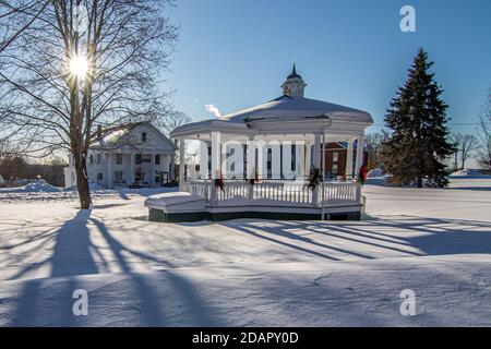 La città comune di Petersham, Massachusetts, in un giorno d'inverno Foto Stock