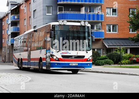 Boden, Svezia - 25 agosto 2020: Vista frontale del servizio di trasporto pubblico della contea sulla rotta 30. Foto Stock