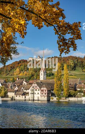 Città vecchia, vista sulla città con il monastero di San Giorgio e il castello di Hohenklingen, Stein am Rhein, Canton Sciaffusa, Svizzera Foto Stock