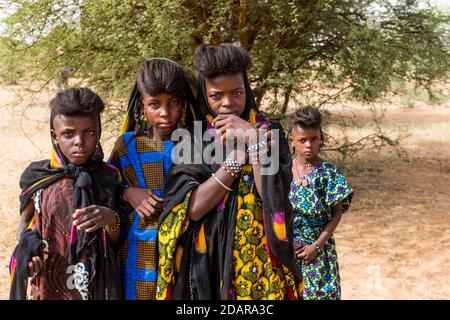 Giovani ragazze al festival Gerewol, gara rituale di courtship tra i Woodaabe Fula, Niger Foto Stock