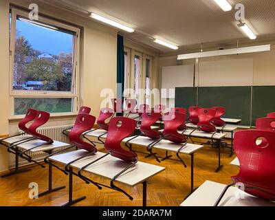 Aula vuota, seduta, tavoli singoli senza distanza regola, Corona crisi, Germania Foto Stock