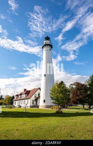 Faro di Wind Point al sole del pomeriggio. Racine, Wisconsin, Stati Uniti. Foto Stock