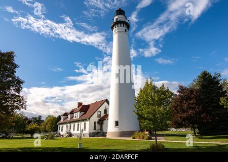 Faro di Wind Point al sole del pomeriggio. Racine, Wisconsin, Stati Uniti. Foto Stock