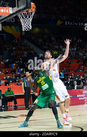 Pau Gasol (Spagna) si ribellava contro il Senegal. Coppa del mondo di basket 2014 Foto Stock