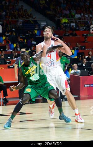 Pau Gasol (Spagna) si ribellava contro il Senegal. Coppa del mondo di basket 2014 Foto Stock