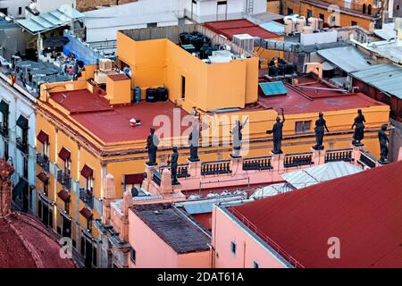 Statue sul tetto del Teatro Juarez, Guanajuato, Messico Foto Stock