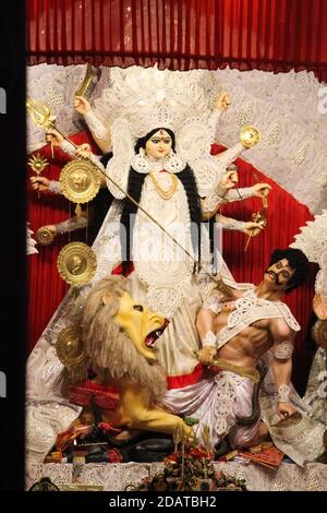 Durga Puja magia di grazia e forza divina Foto Stock