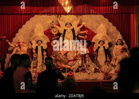 Durga Puja magia di grazia e forza divina Foto Stock