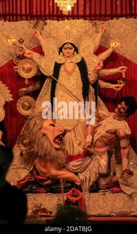 Durga Puja magia di grazia e forza divina Foto Stock