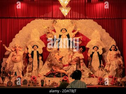 Durga Puja magia di grazia e forza divina Foto Stock