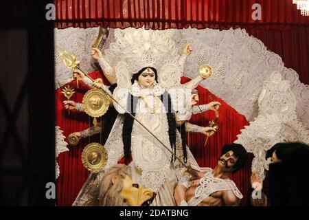 Durga Puja magia di grazia e forza divina Foto Stock