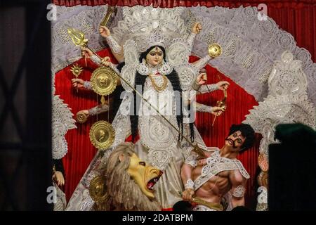 Durga Puja magia di grazia e forza divina Foto Stock