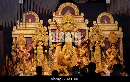Durga Puja magia di grazia e forza divina Foto Stock