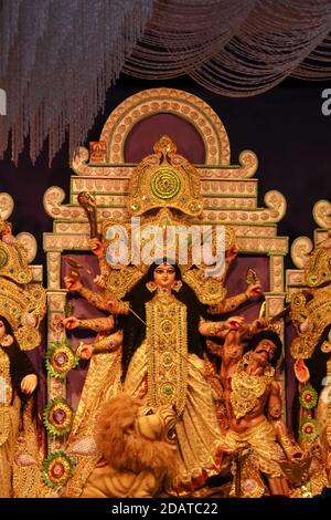 Durga Puja magia di grazia e forza divina Foto Stock