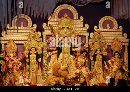 Durga Puja magia di grazia e forza divina Foto Stock