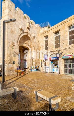 Vista della porta di Jaffa e della città vecchia, patrimonio dell'umanità dell'UNESCO, Gerusalemme, Israele, Medio Oriente Foto Stock