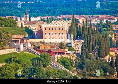 Verona. Castel San Pietro su una pittoresca collina verde nella storica città di Verona, regione Veneto d'Italia Foto Stock