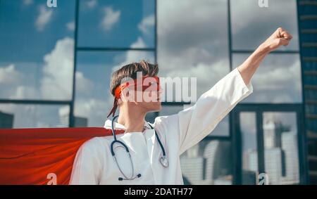 il supereroe responsabile del medico è pronto per un nuovo compito Foto Stock