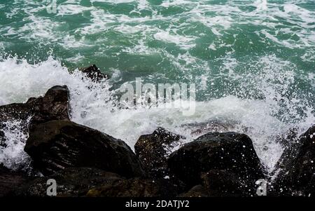 Spiaggia di mare del tempio dwarkadhish di dwarka Gujarat India Foto Stock