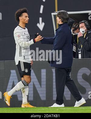 Leroy SANE, DFB 19 Luca WALDSCHMIDT, 11 DFB DFB Headcoach Joachim Jogi LOEW, LÖW,cambio giocatore, sostituzione, Wechsel, Auswechslung, Einwechslung, Spielerwechsel, in the match GERMANIA - UCRAINA 3-1 UEFA Nations League, German Football Nationalteam, DFB , Stagione 2020/2021 a Lipsia, 14 novembre 2020 © Peter Schatz / Alamy Live News importante: Le normative DFB vietano l'uso di fotografie come sequenze di immagini e/o quasi-video. Foto Stock