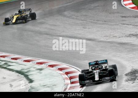 Lewis Hamilton (GBR) Mercedes AMG F1 W11 durante il Gran Premio Turco al Parco di Istanbul, Turchia. Foto Stock