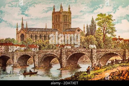 Una vista della Cattedrale di Hereford, attraverso il Wye Bridge sul fiume Wye in Herefordshire, Inghilterra. Il sito della cattedrale divenne un luogo di culto nell'VIII secolo o prima, anche se la parte più antica dell'attuale edificio, la cappella vescovile, risale all'XI secolo. La cattedrale è dedicata a due santi, Santa Maria la Vergine e Sant'Ethelbert il Re, decapitato da Offa, Re di Mercia nell'anno 794. Il tesoro più famoso della cattedrale è Mappa Mundi, una mappa medievale del mondo creata intorno al 1300 da Richard di Holdingham. Foto Stock