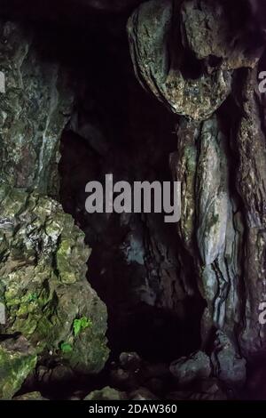 Una vista interna della popolare Grotta di Mawsmai Cherrapunjee (Sohra), Meghalaya. India Foto Stock