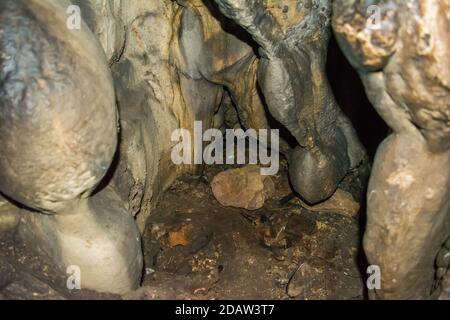 Una vista interna della popolare Grotta di Mawsmai Cherrapunjee (Sohra), Meghalaya. India Foto Stock