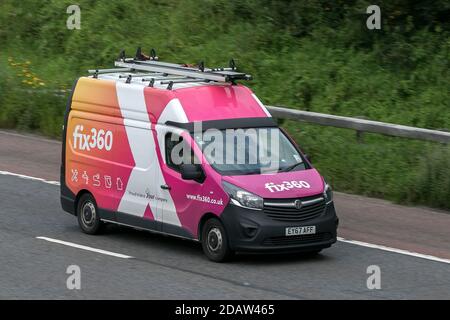 Fix 360 il vostro veicolo di manutenzione della proprietà del gruppo di alloggi che guida sull'autostrada M6 vicino Preston in Lancashire, Regno Unito. Foto Stock