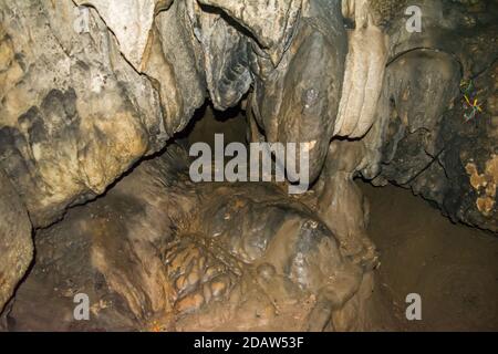 Una vista interna della popolare Grotta di Mawsmai Cherrapunjee (Sohra), Meghalaya. India Foto Stock