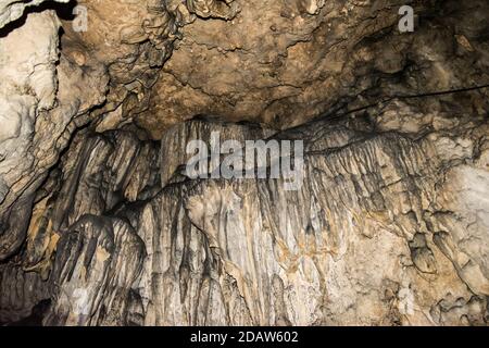 Una vista interna della popolare Grotta di Mawsmai Cherrapunjee (Sohra), Meghalaya. India Foto Stock