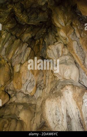 Una vista interna della popolare Grotta di Mawsmai Cherrapunjee (Sohra), Meghalaya. India Foto Stock