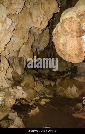 Una vista interna della popolare Grotta di Mawsmai Cherrapunjee (Sohra), Meghalaya. India Foto Stock