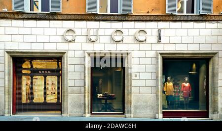 Il negozio Gucci è chiuso durante il Coronavirus, Covid 19, chiusura. Shopping di lusso. (Roma al tempo del Covid 19) Roma, Italia, Europa, UE. Foto Stock