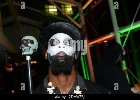 Uomo vestito per Halloween party Birmingham UK 2014 Foto Stock