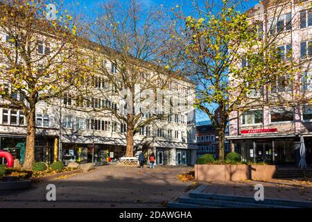 Kiel, 15. Novembre 2020 Impressionen aus Kiel am Volkstrauertag, dem zweiten Sonntag während des Corona-lockdown-Light. Flaggen auf Halbmast am Lande Foto Stock